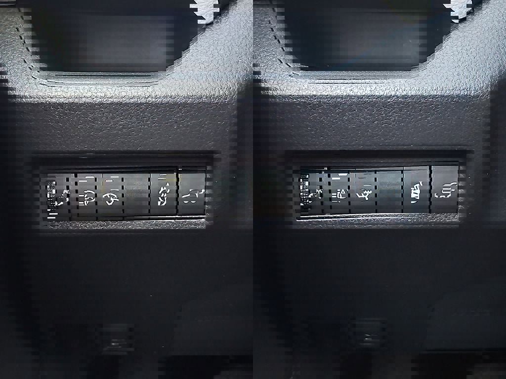 Used 2021 Toyota RAV4 XLE Premium image 22