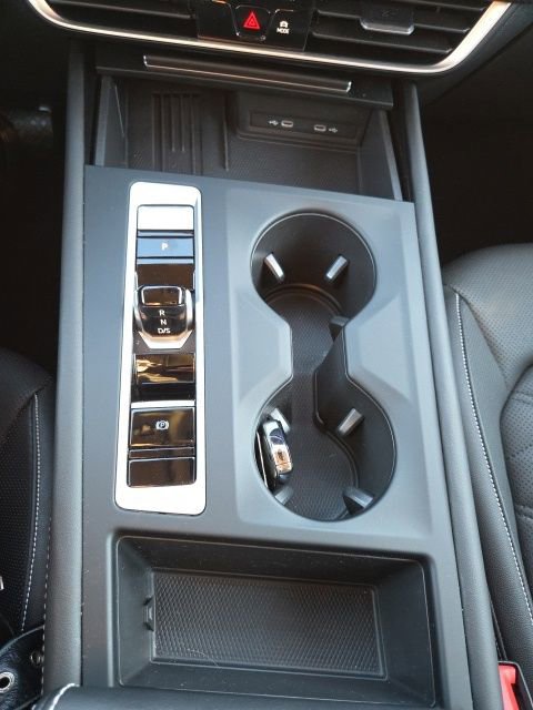 Used 2025 Volkswagen Atlas SE image 19