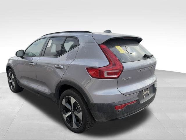 Used 2026 Volvo XC40 B5 Plus AWD/4WD image 4