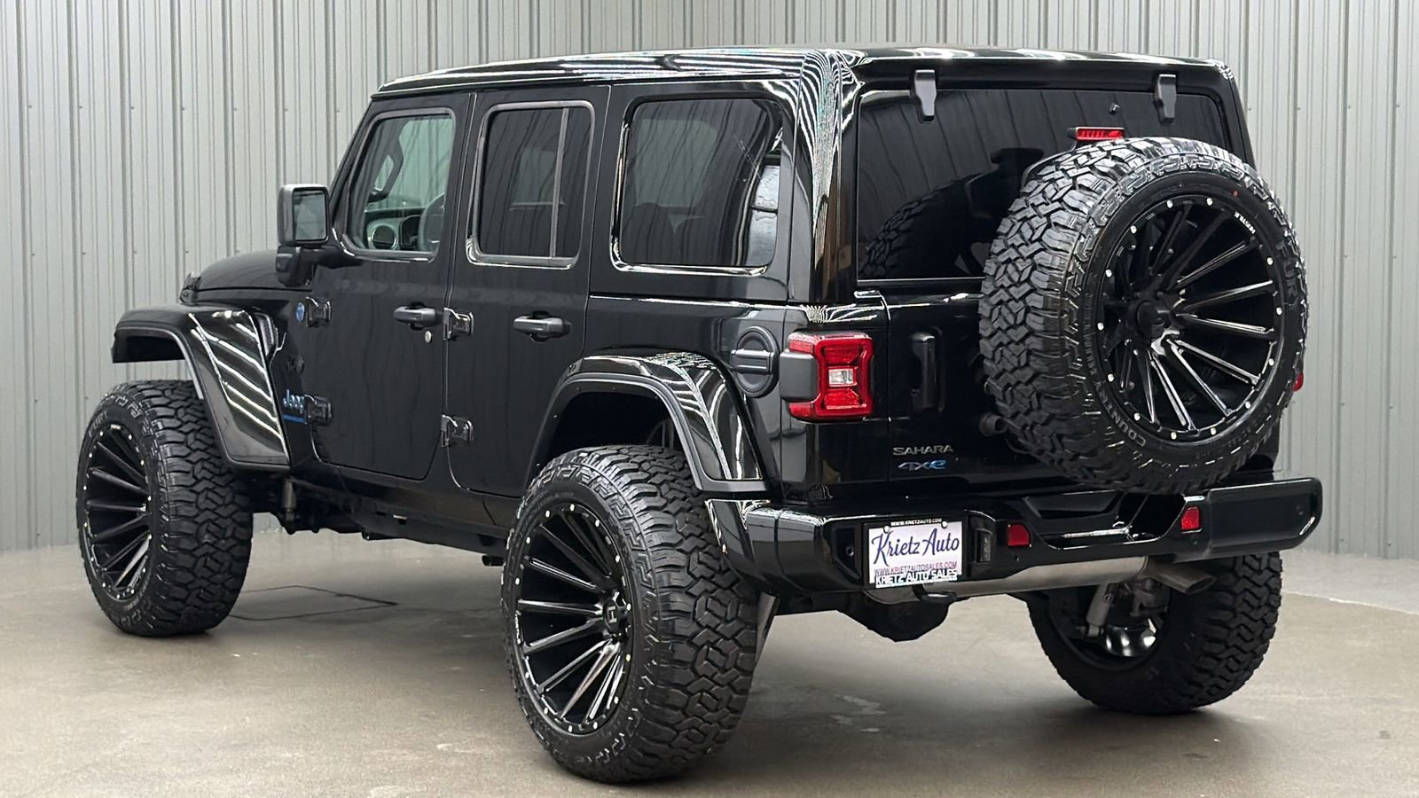 Used 2025 Jeep Wrangler Unlimited Sahara w/ Safety Group AWD/4WD image 3