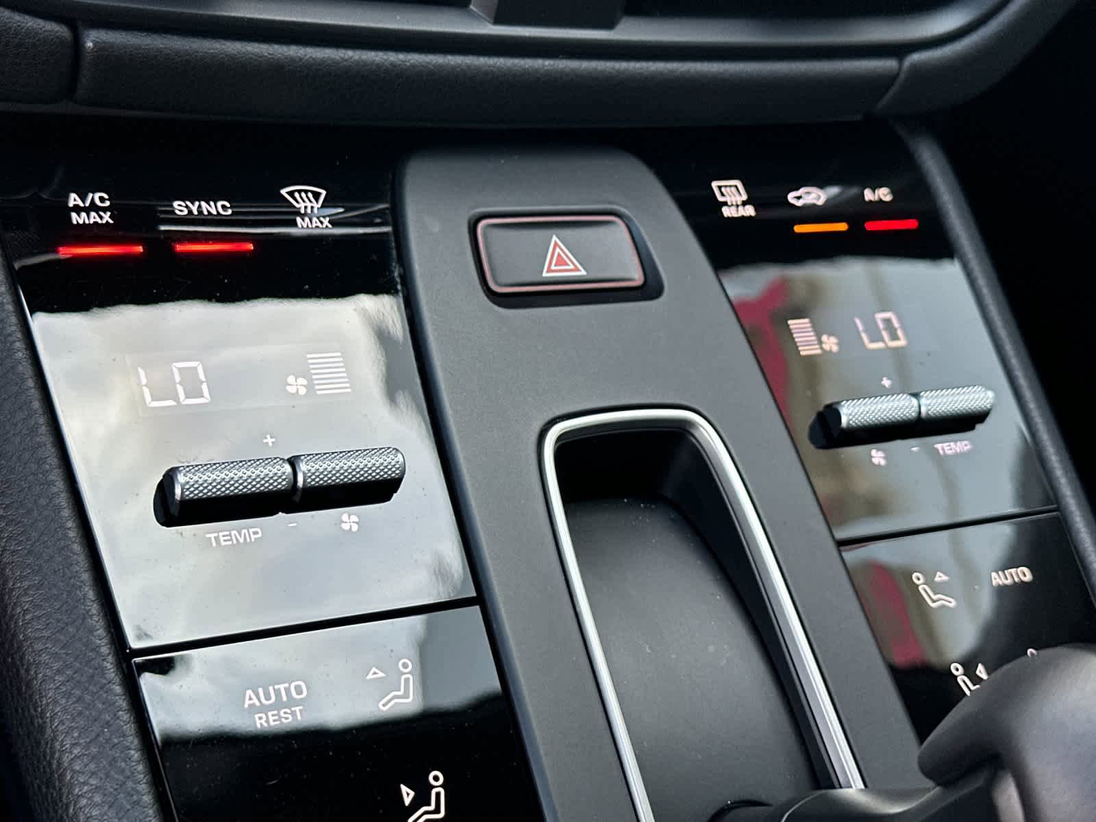 Certified 2025 Porsche Macan AWD/4WD image 23