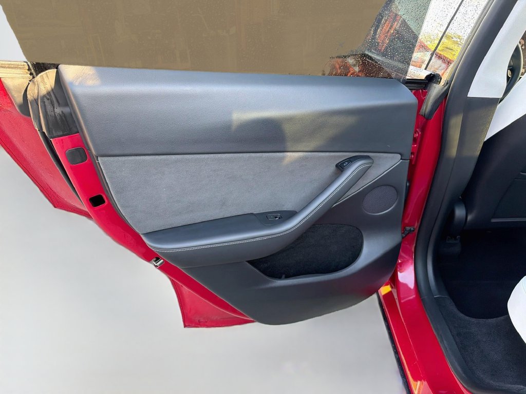 Used 2023 Tesla Model Y Performance AWD/4WD image 27