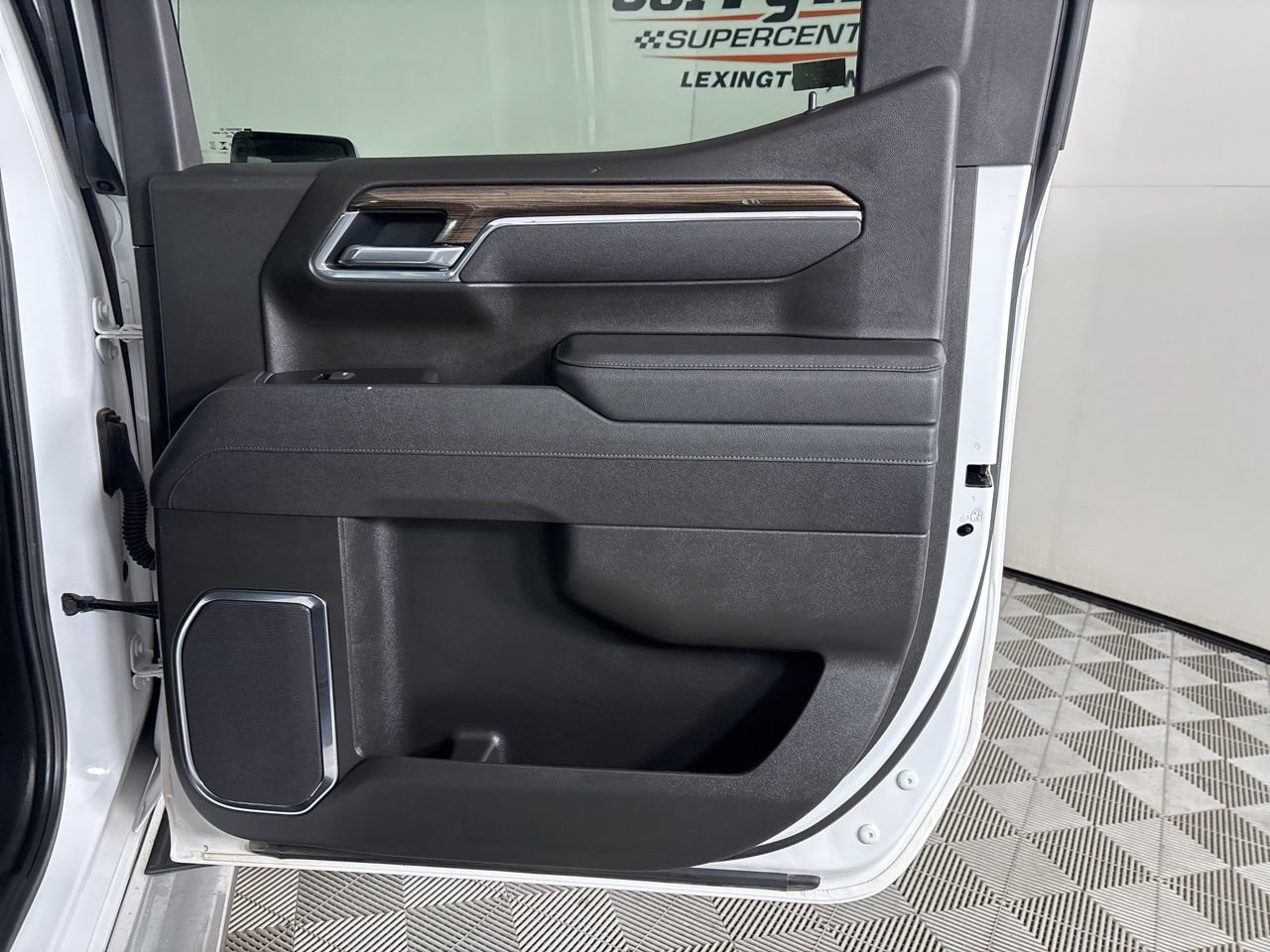 Used 2025 Chevrolet Silverado 1500 LT image 24