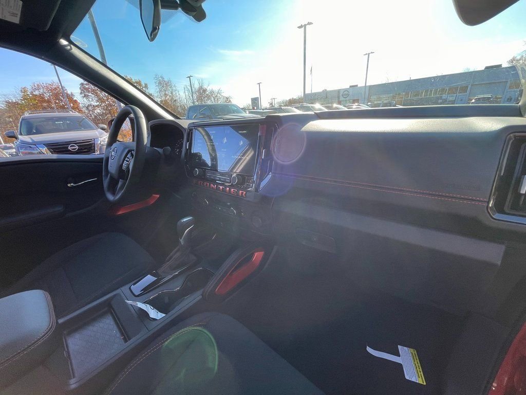 Certified 2025 Nissan Frontier PRO-4X image 13