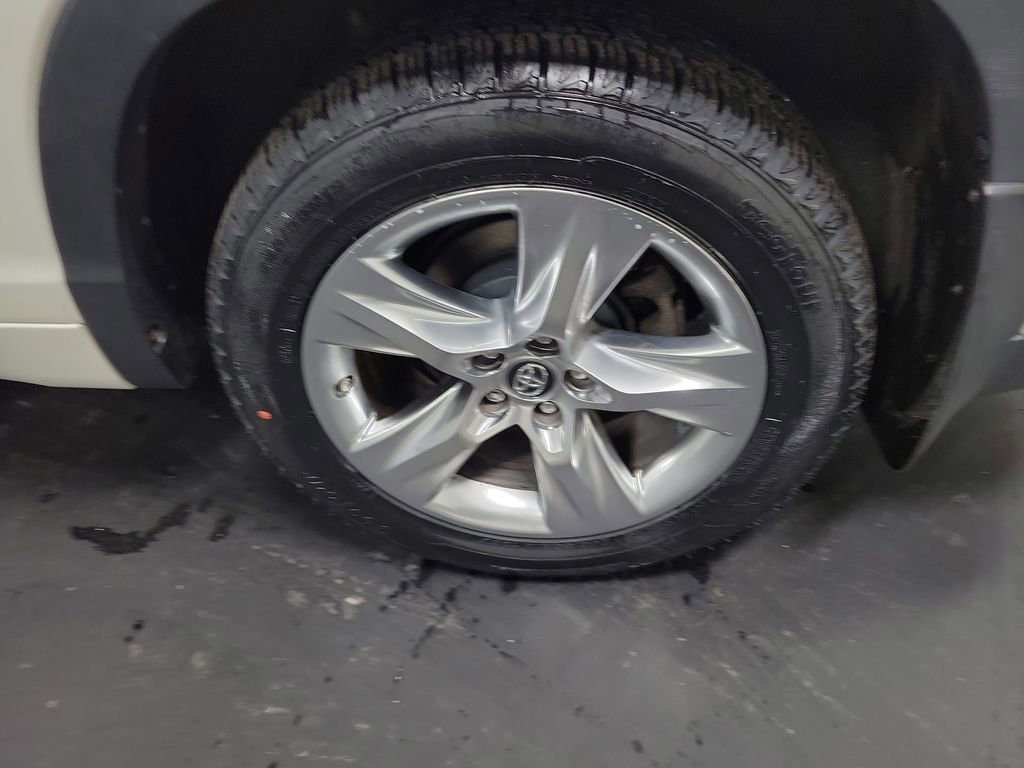 Used 2017 Toyota Highlander Limited image 10