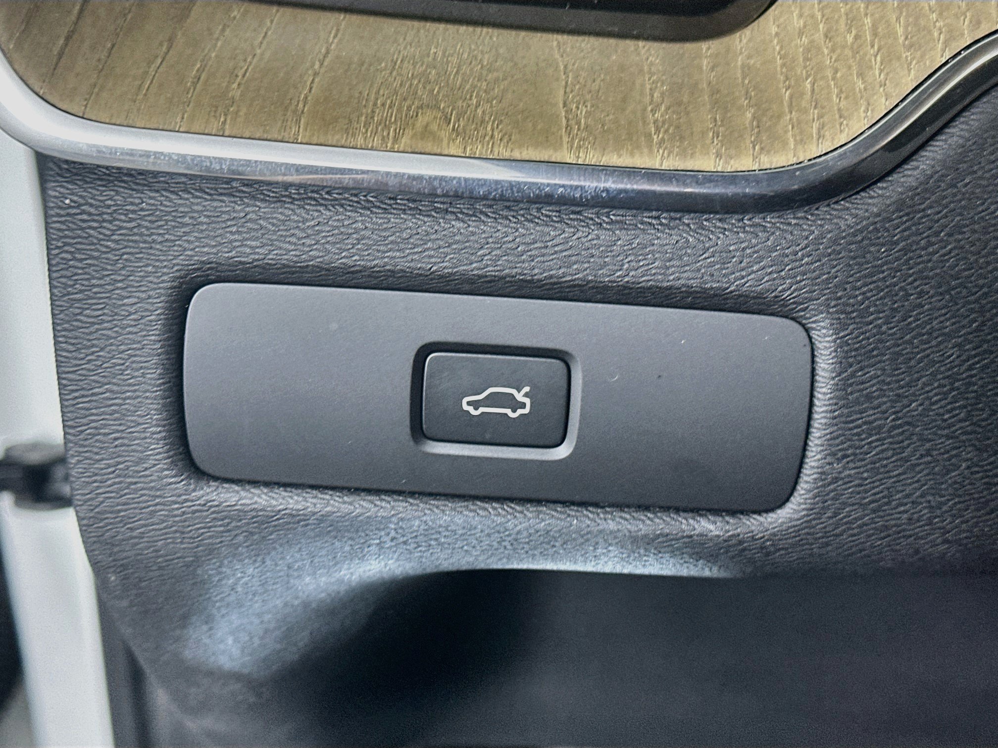 Used 2026 Volvo XC60 B5 Plus AWD/4WD image 17