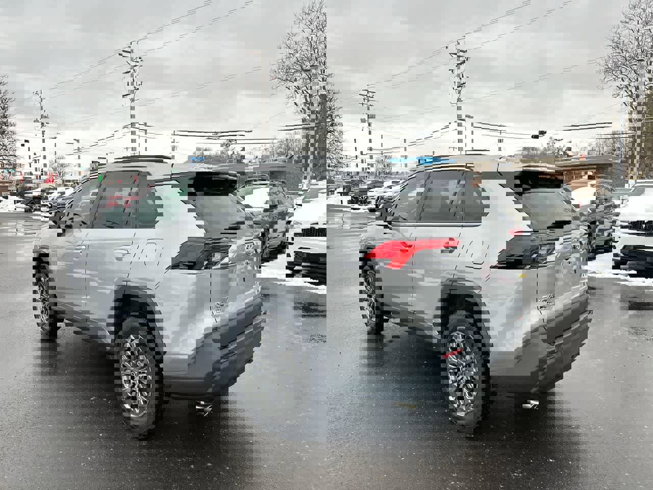 Used 2022 Toyota RAV4 XLE Premium image 11