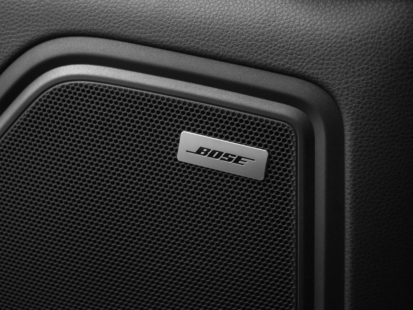 Certified 2025 Porsche Macan AWD/4WD image 31
