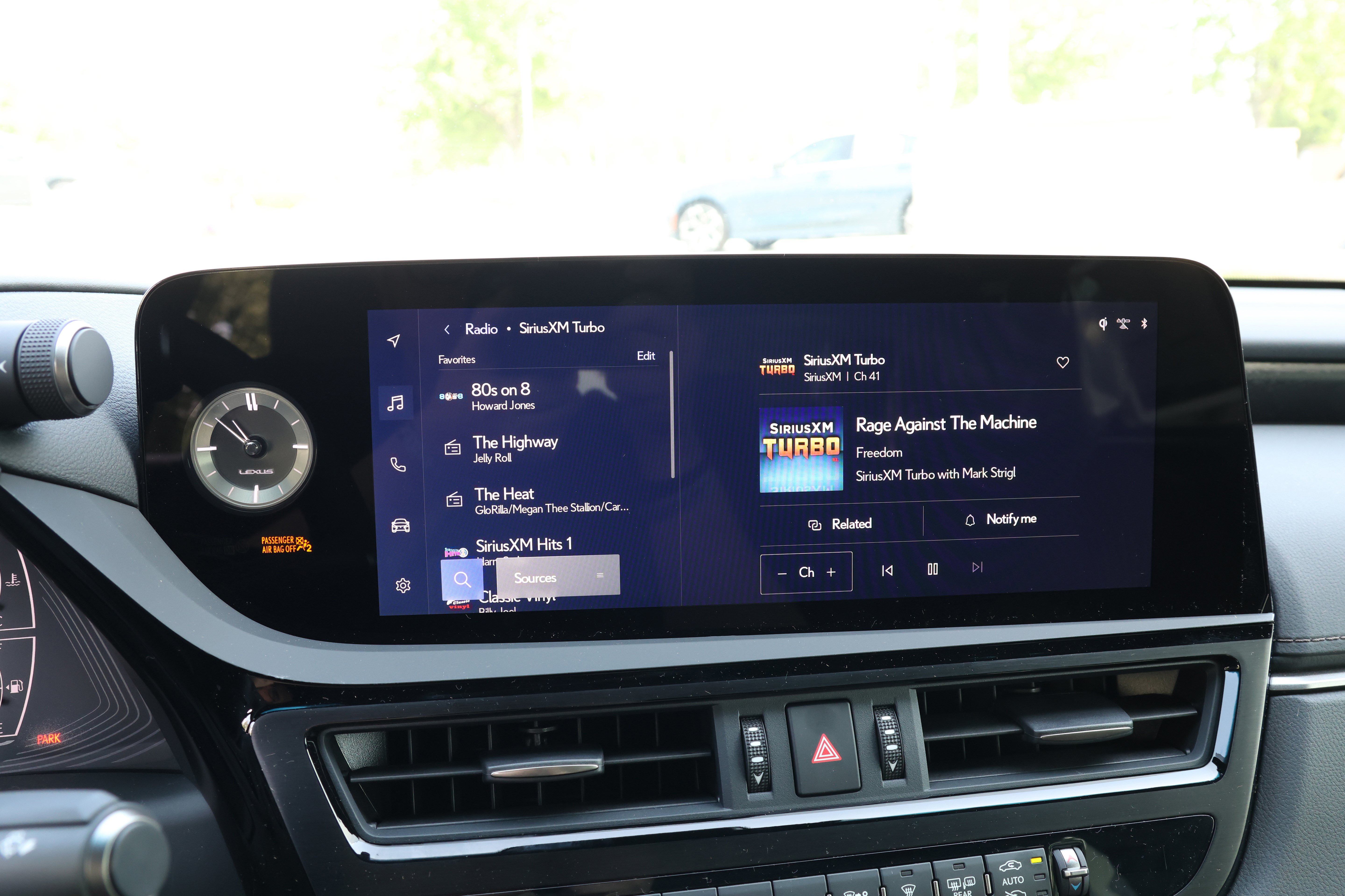 Used 2025 Lexus ES 300h w/ Premium Package FWD image 21