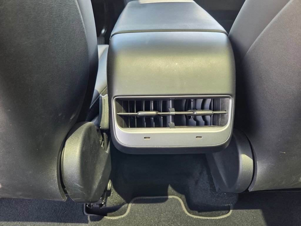 Used 2024 Tesla Model Y Long Range image 27