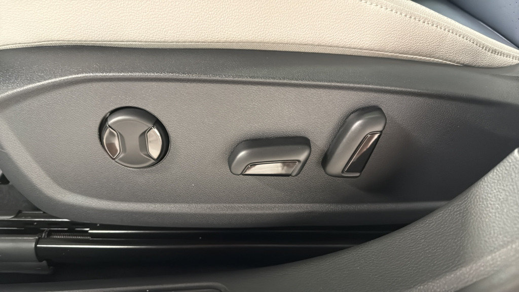 New 2026 Volkswagen Jetta SE FWD image 18