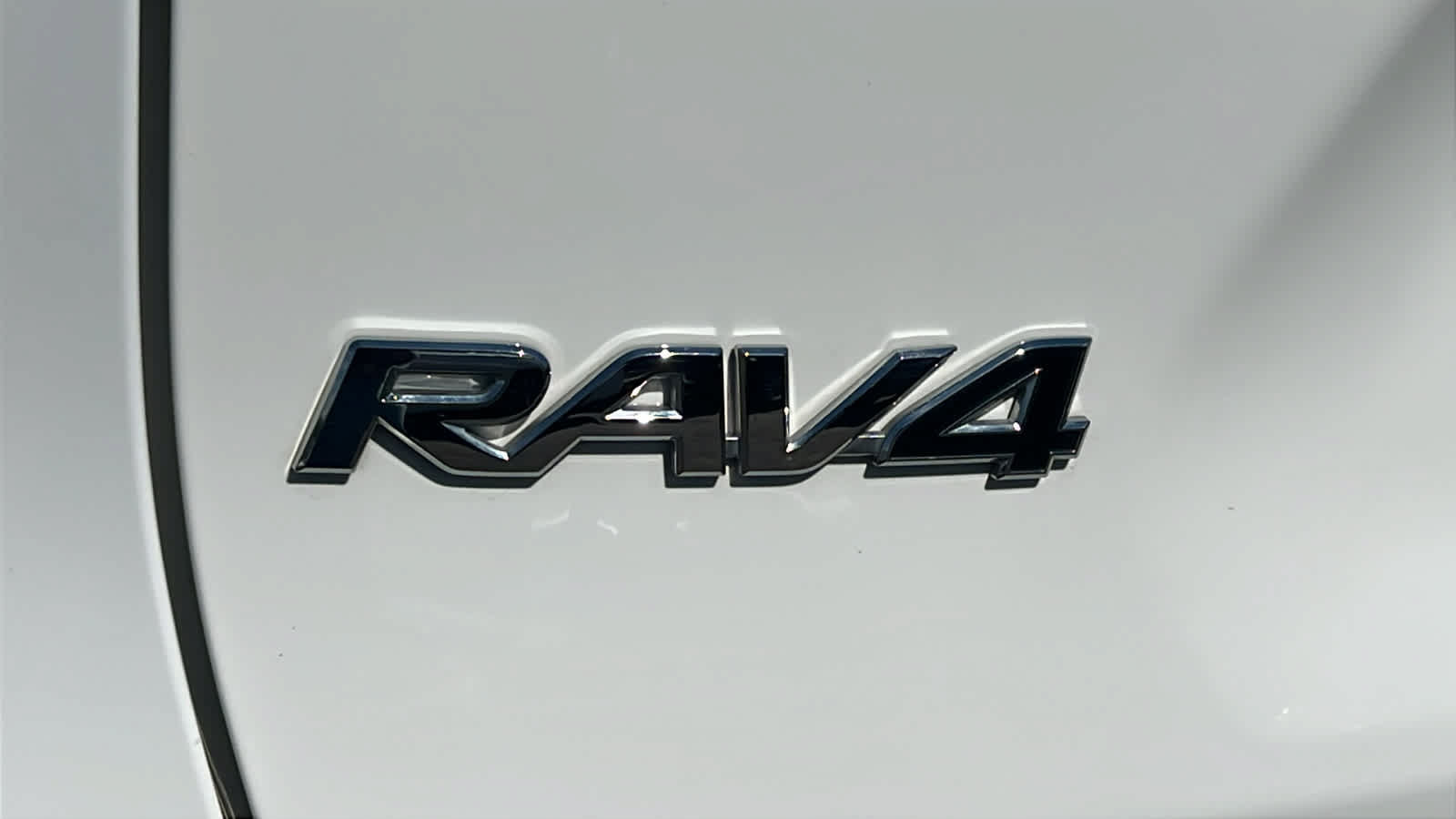 Used 2024 Toyota RAV4 LE AWD/4WD image 28