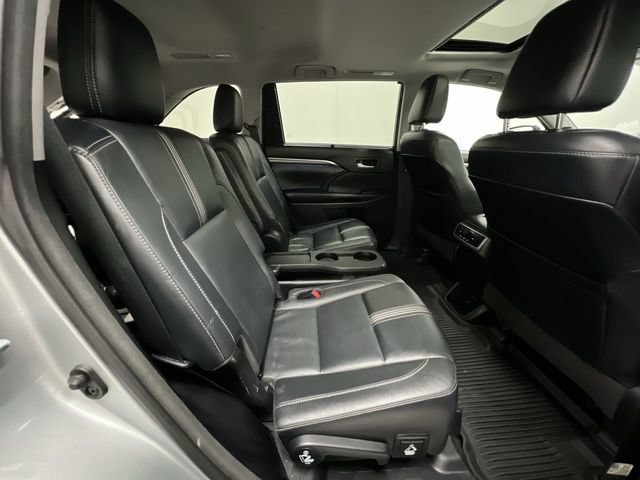 Certified 2017 Toyota Highlander SE AWD/4WD image 28