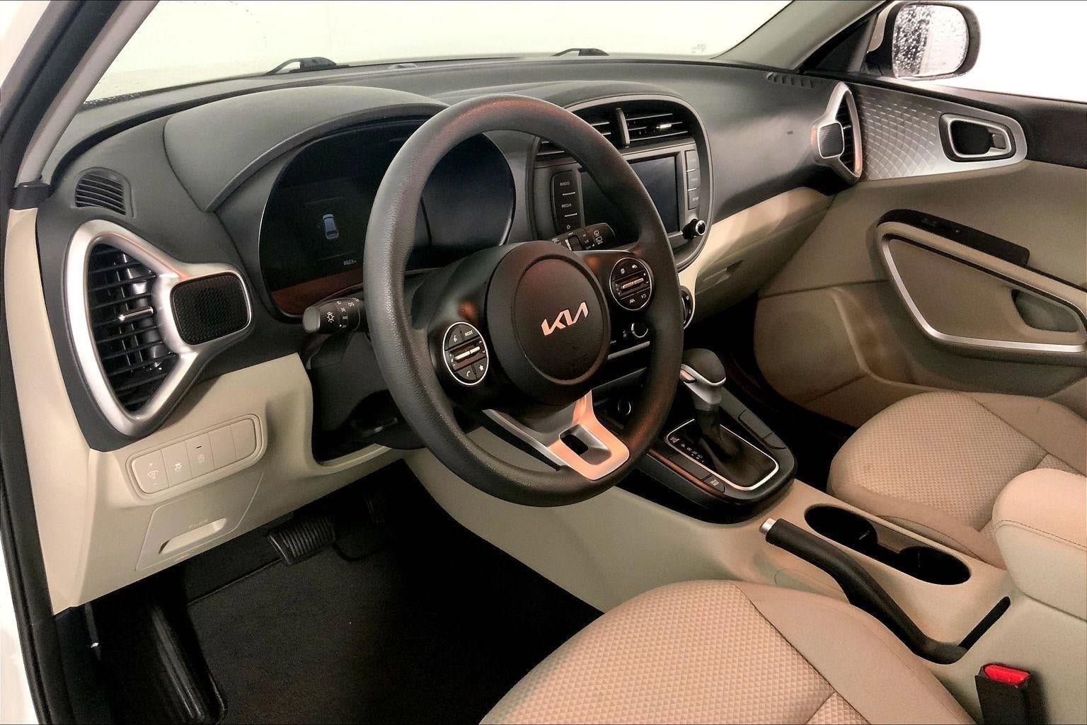 Used 2025 Kia Soul LX FWD image 14
