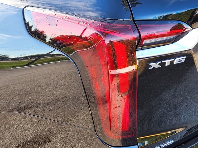 Used 2025 Cadillac XT6 Premium Luxury image 11