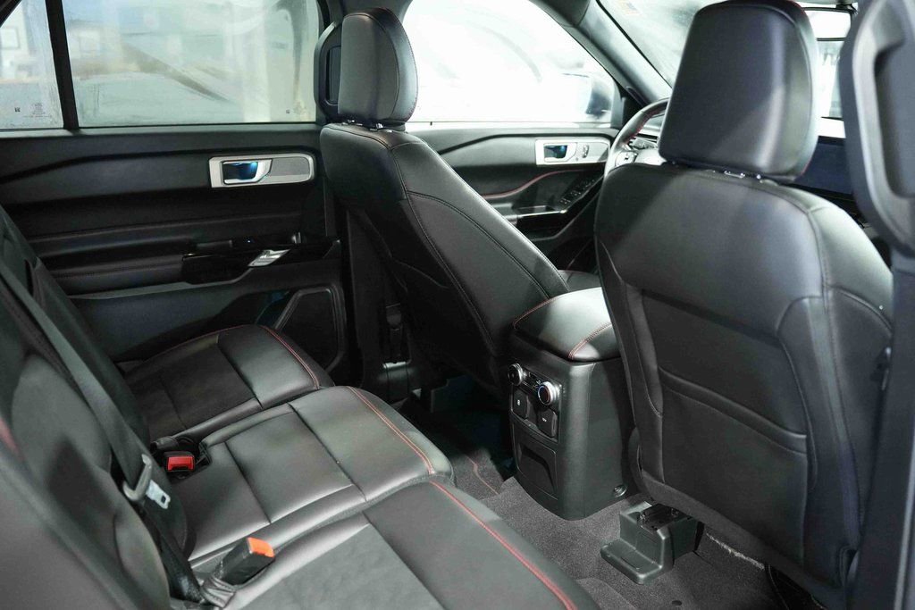 Used 2023 Ford Explorer ST-Line image 19
