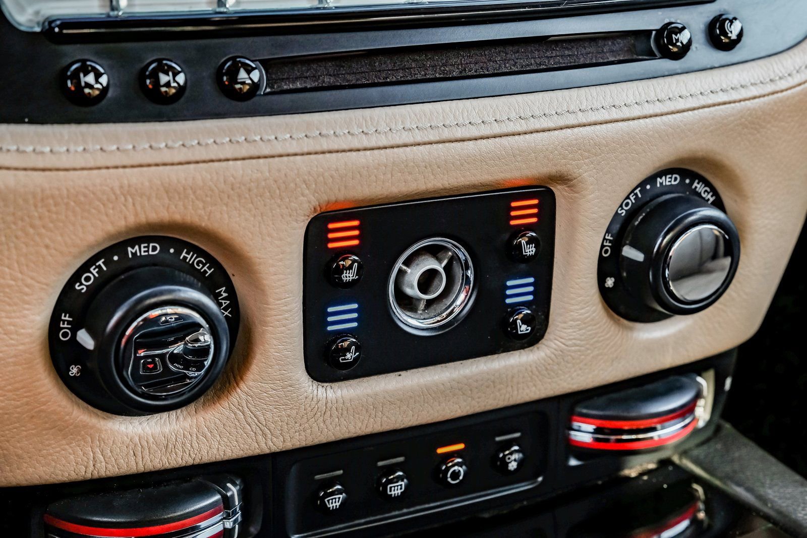 Used 2015 Rolls-Royce Ghost RWD image 31