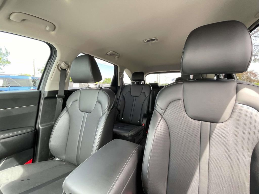 Certified 2025 Kia Sorento EX image 33