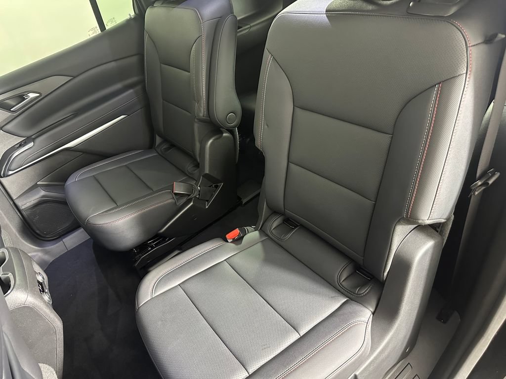 Used 2025 Chevrolet Traverse Z71 w/ LPO, Floor Liner Package AWD/4WD image 28