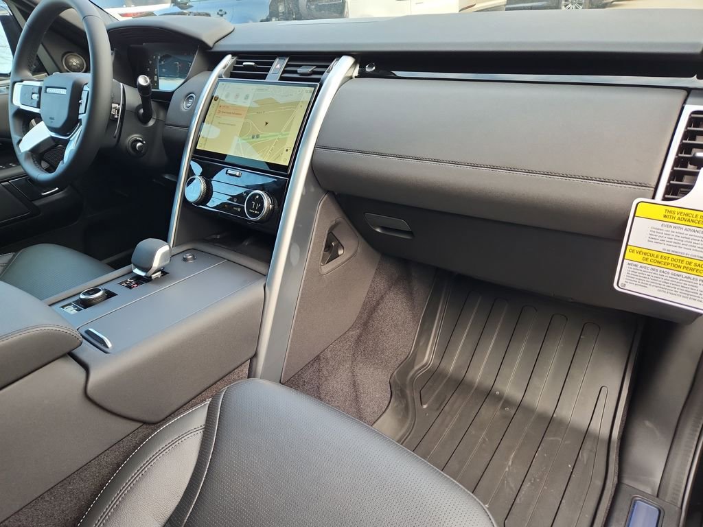 New 2026 Land Rover Discovery S image 29