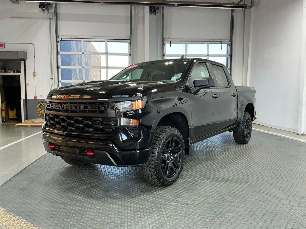 Used 2024 Chevrolet Silverado 1500 Custom Trail Boss w/ LPO, Dark Essentials Package image 2