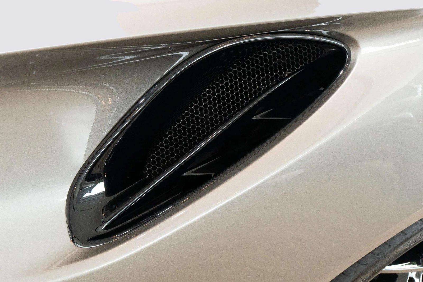 Used 2025 Lotus Emira RWD image 37