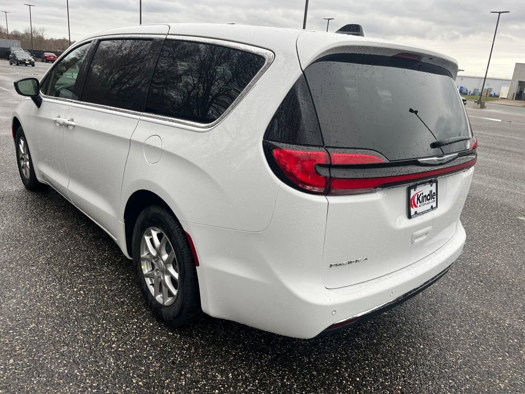New 2026 Chrysler Pacifica Select image 29
