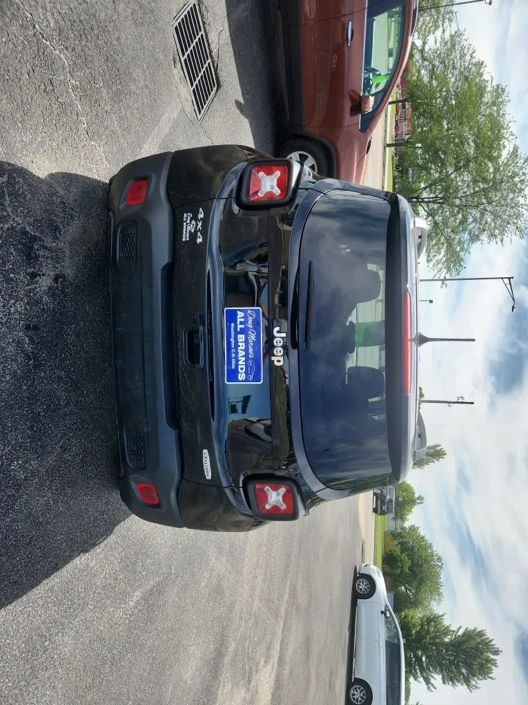 Used 2022 Jeep Renegade Latitude w/ Convenience Group AWD/4WD image 4