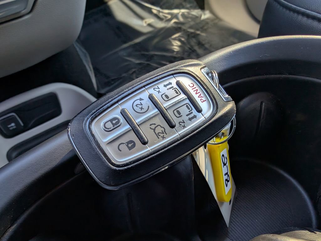 Used 2024 Chrysler Pacifica Touring-L FWD image 32
