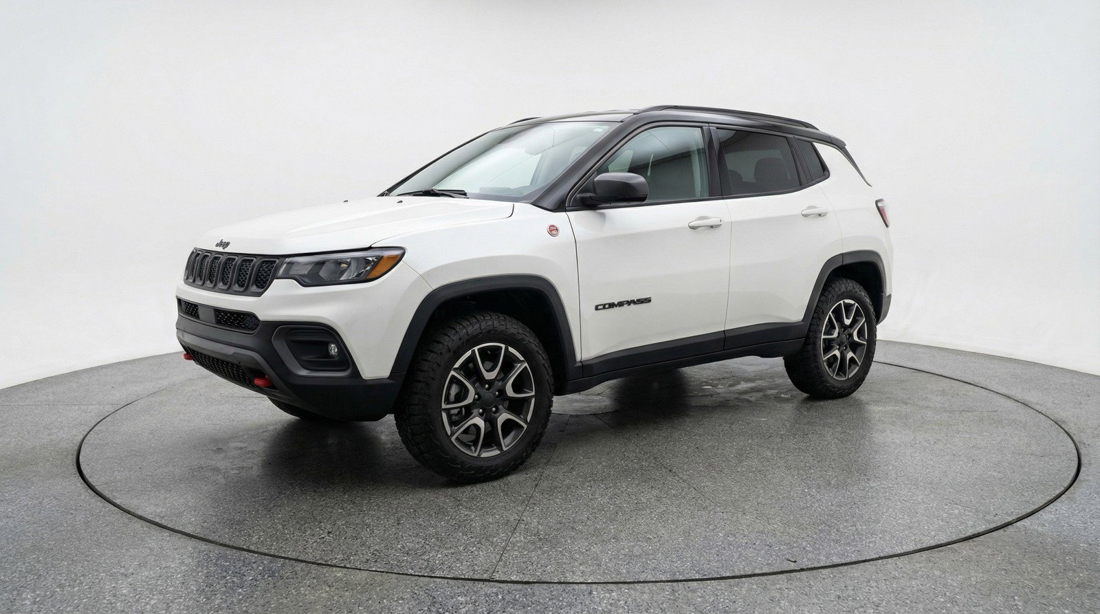 Used 2025 Jeep Compass Trailhawk AWD/4WD image 3