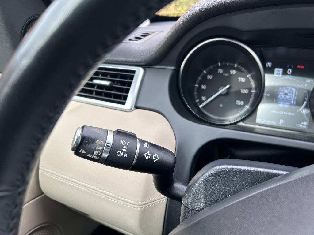 Used 2018 Land Rover Discovery Sport HSE image 28