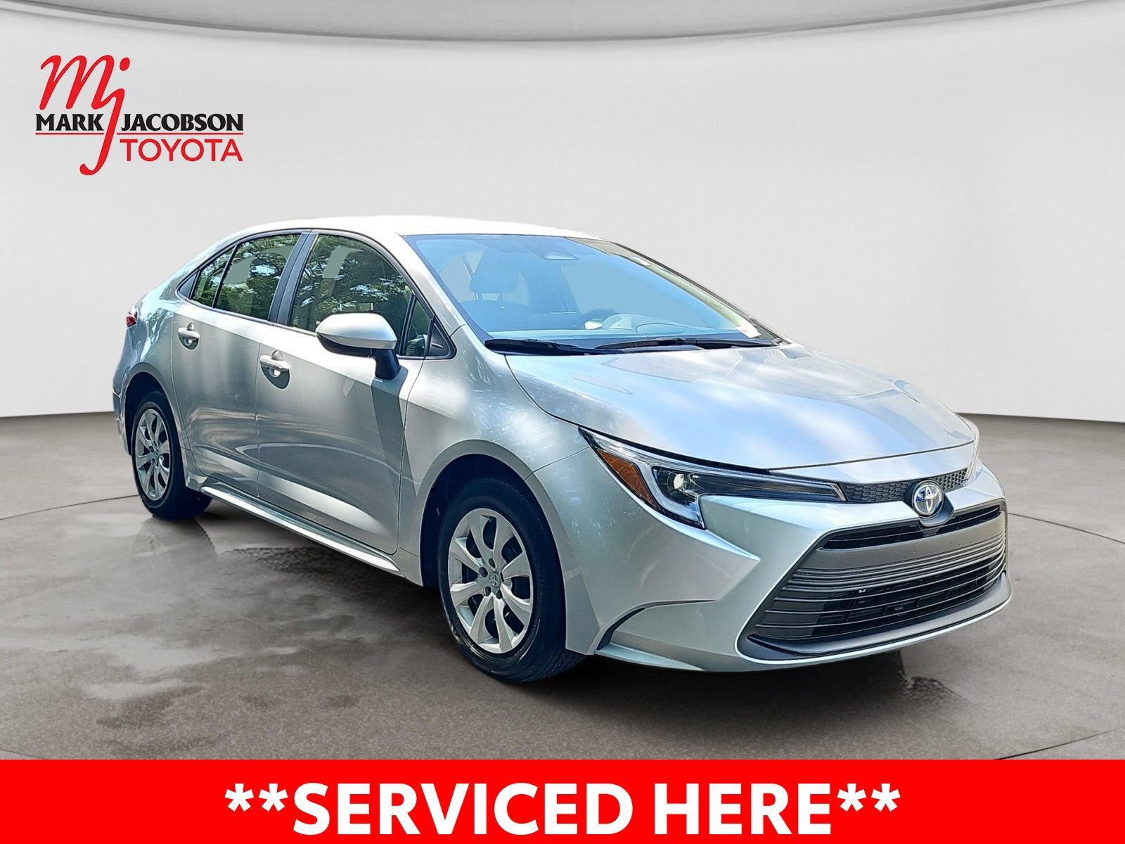 Used 2025 Toyota Corolla LE w/ Convenience Package FWD image 5
