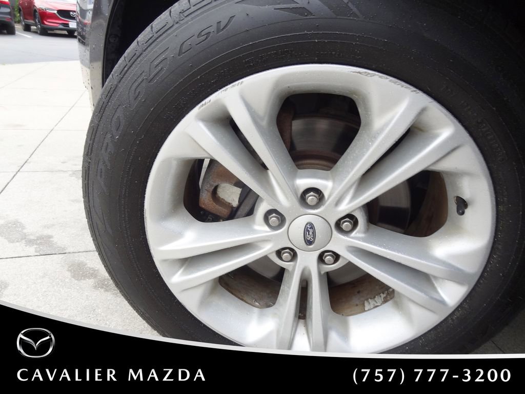 Used 2015 Ford Taurus SEL image 32