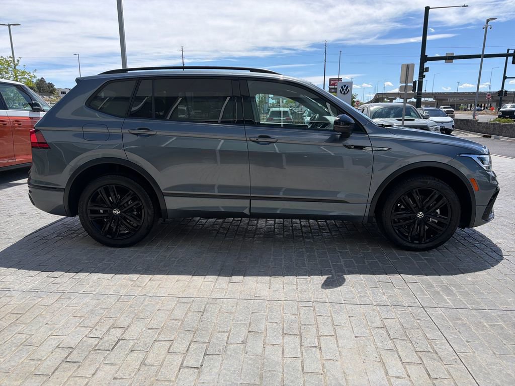 Certified 2022 Volkswagen Tiguan SE R-Line image 8