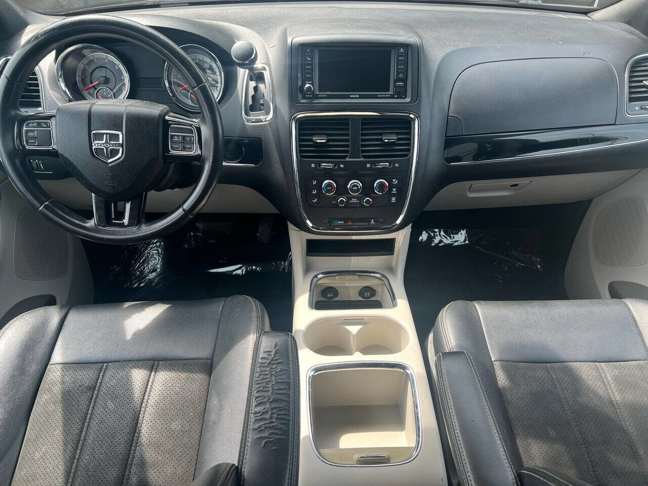 Used 2019 Dodge Grand Caravan SXT image 11