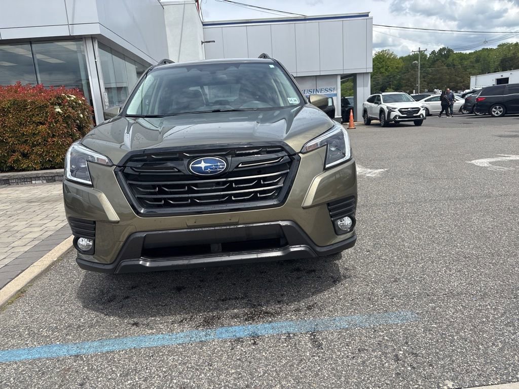 Used 2023 Subaru Forester Premium AWD/4WD image 3