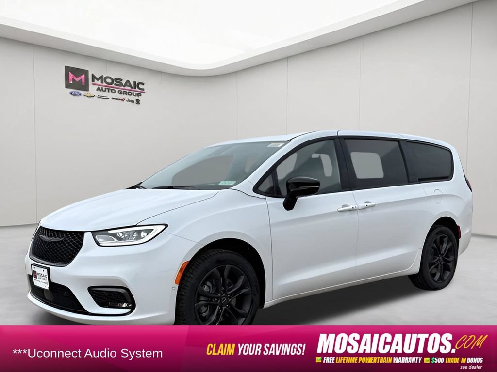 New 2026 Chrysler Pacifica Select AWD/4WD image 4