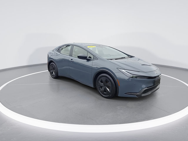 Used 2025 Toyota Prius LE FWD image 2