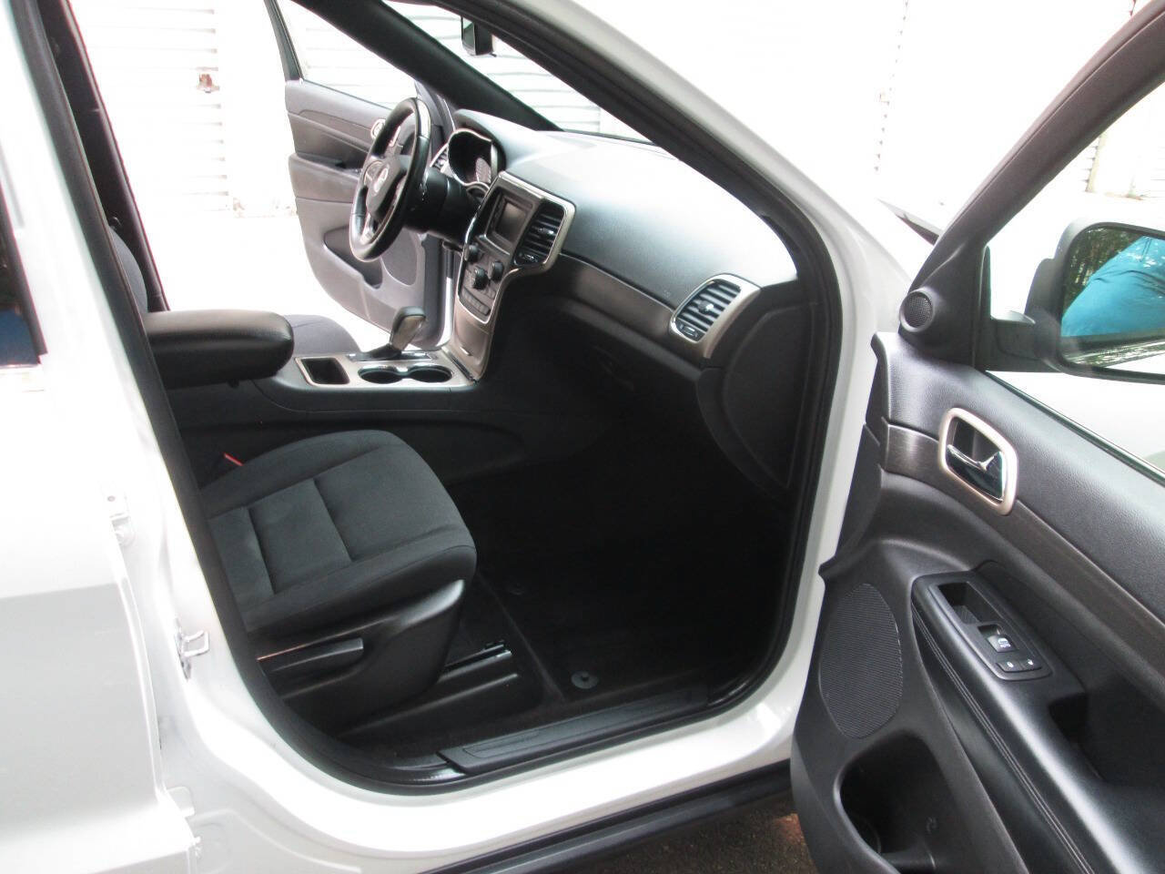 Used 2016 Jeep Grand Cherokee Laredo w/ Quick Order Package 23E AWD/4WD image 18