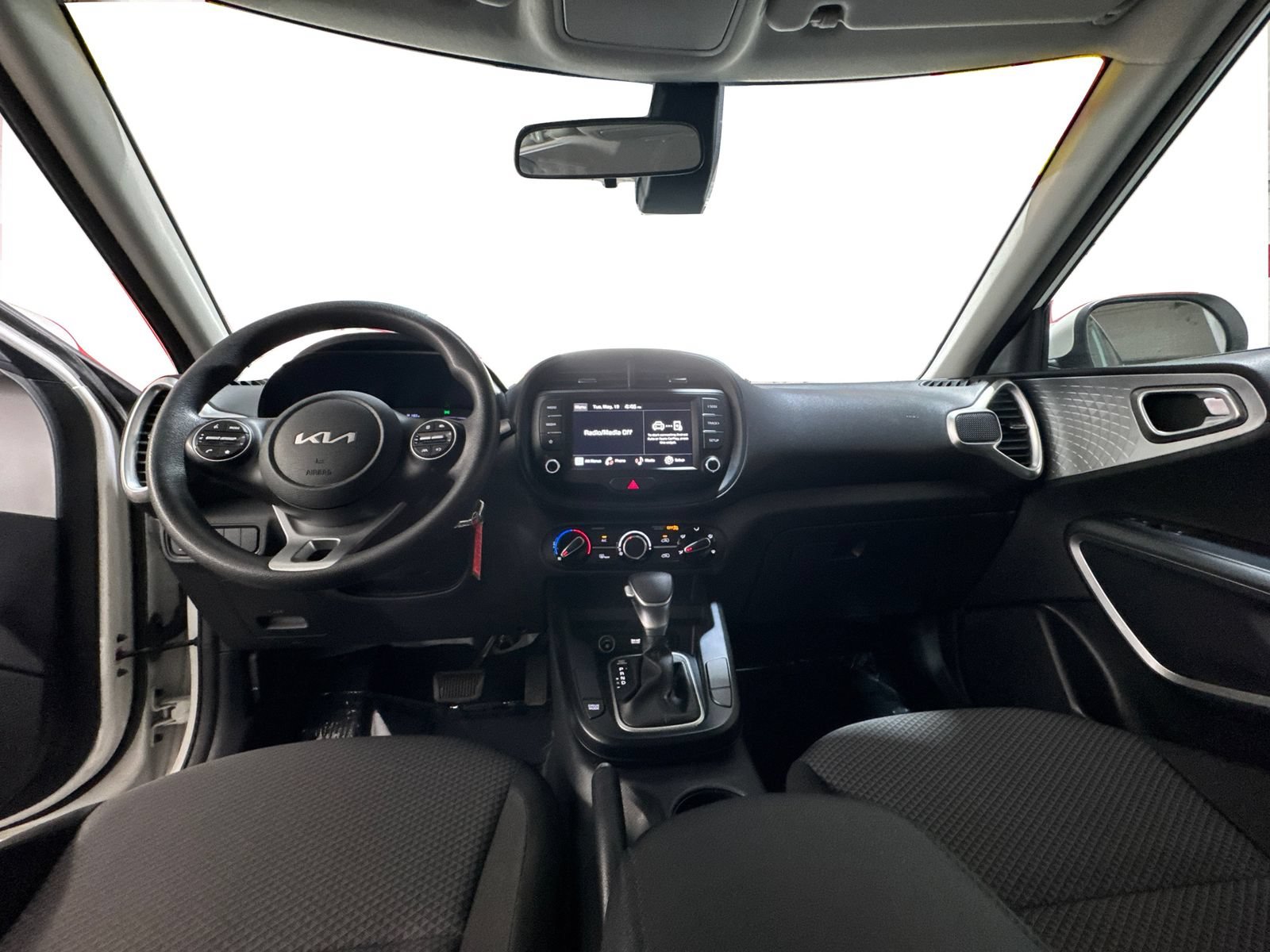 Used 2023 Kia Soul LX w/ LX Technology Package FWD image 12