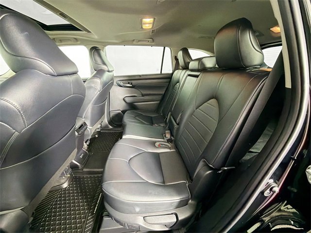 Used 2023 Toyota Highlander L image 21