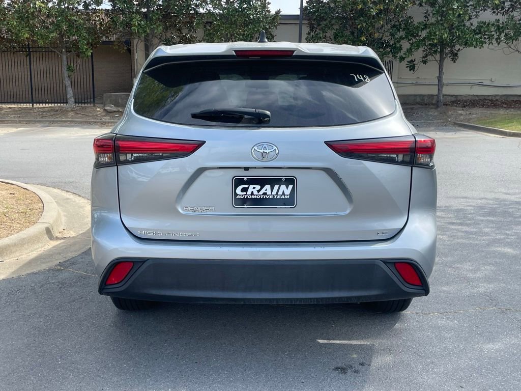 Used 2023 Toyota Highlander LE image 6