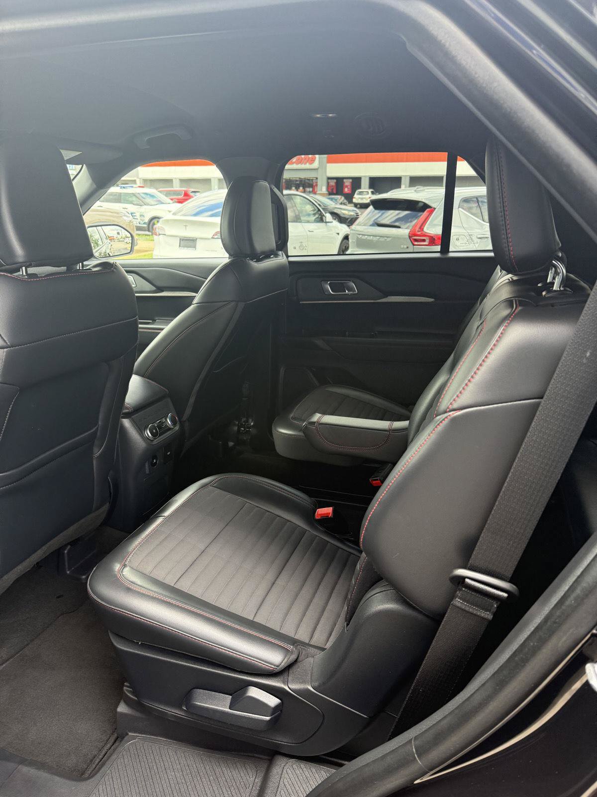 Used 2025 Ford Explorer ST-Line AWD/4WD image 33