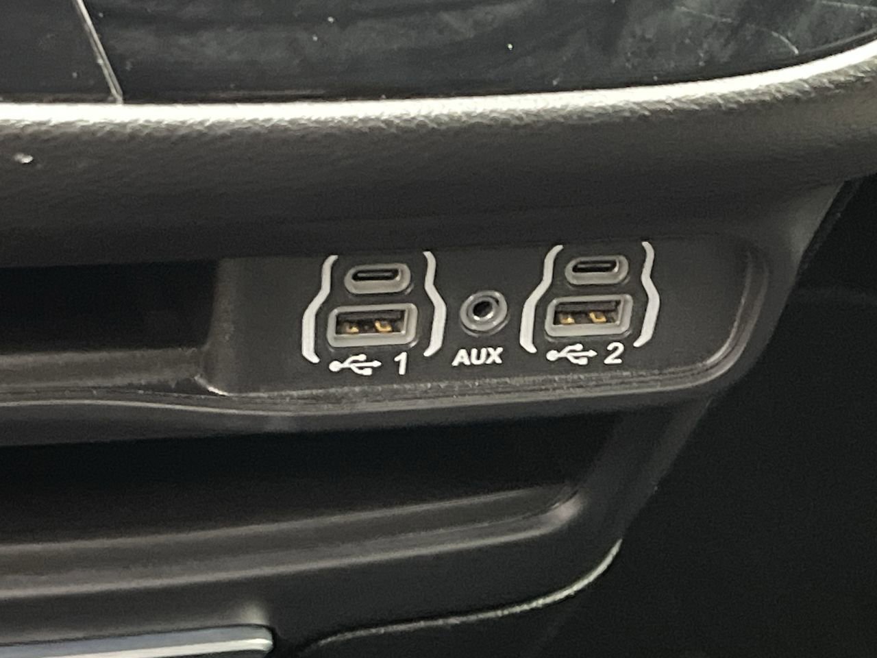 Used 2025 Chrysler Pacifica Select image 24