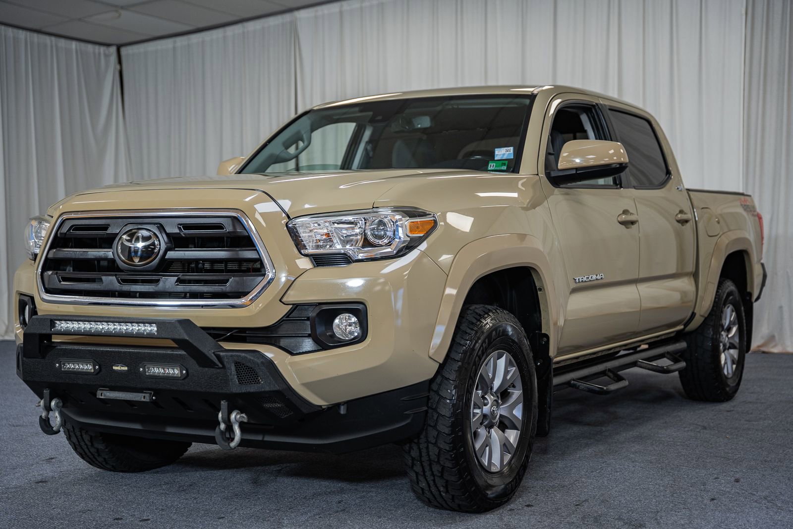 Used 2018 Toyota Tacoma SR5 AWD/4WD image 3