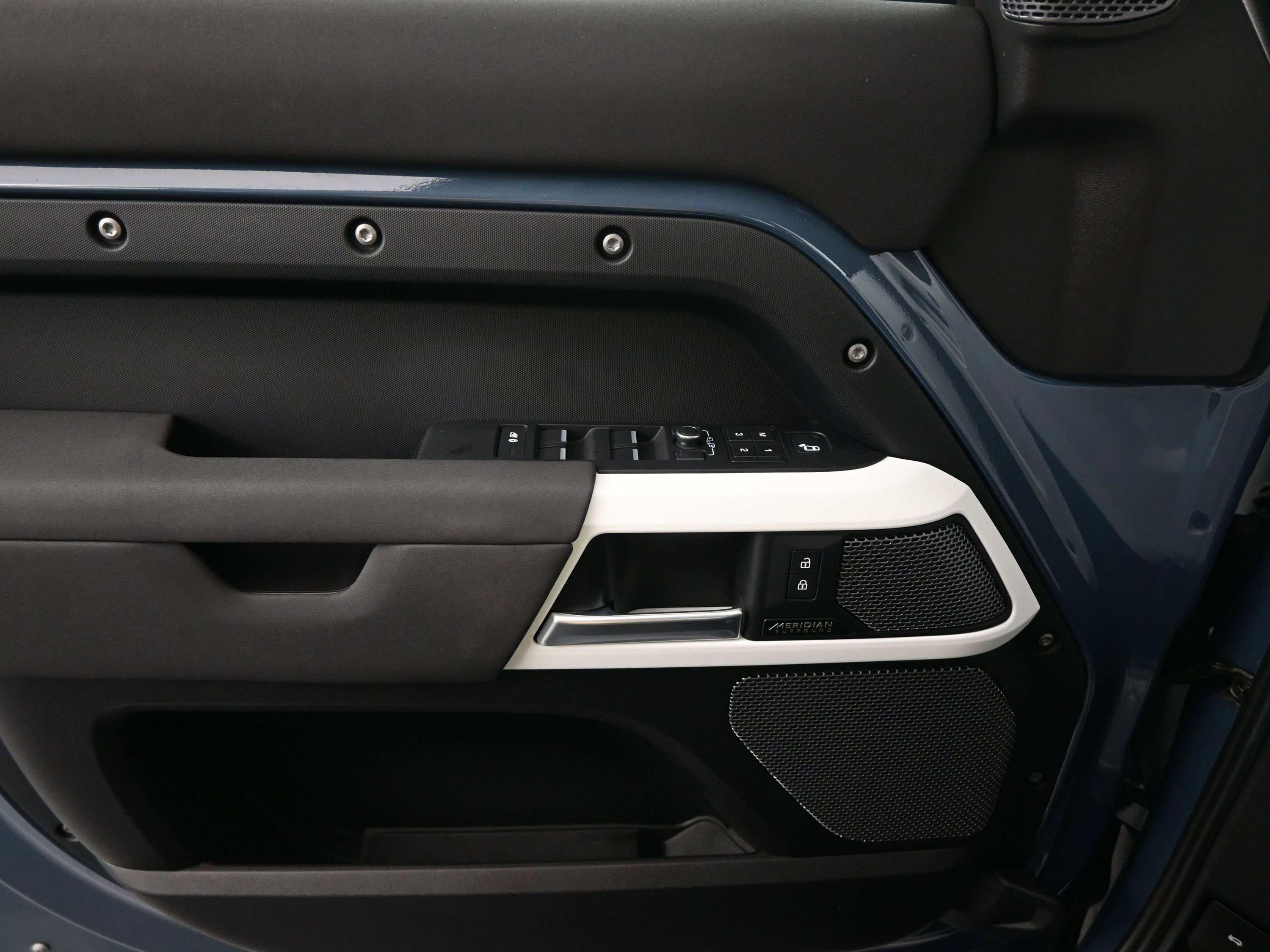 Certified 2023 Land Rover Defender 110 X-Dynamic SE image 13