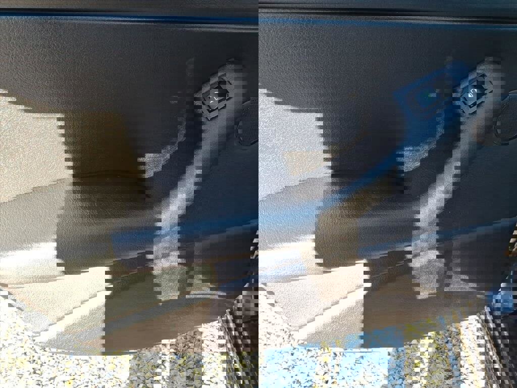 Used 2005 BMW 325i Sedan image 14