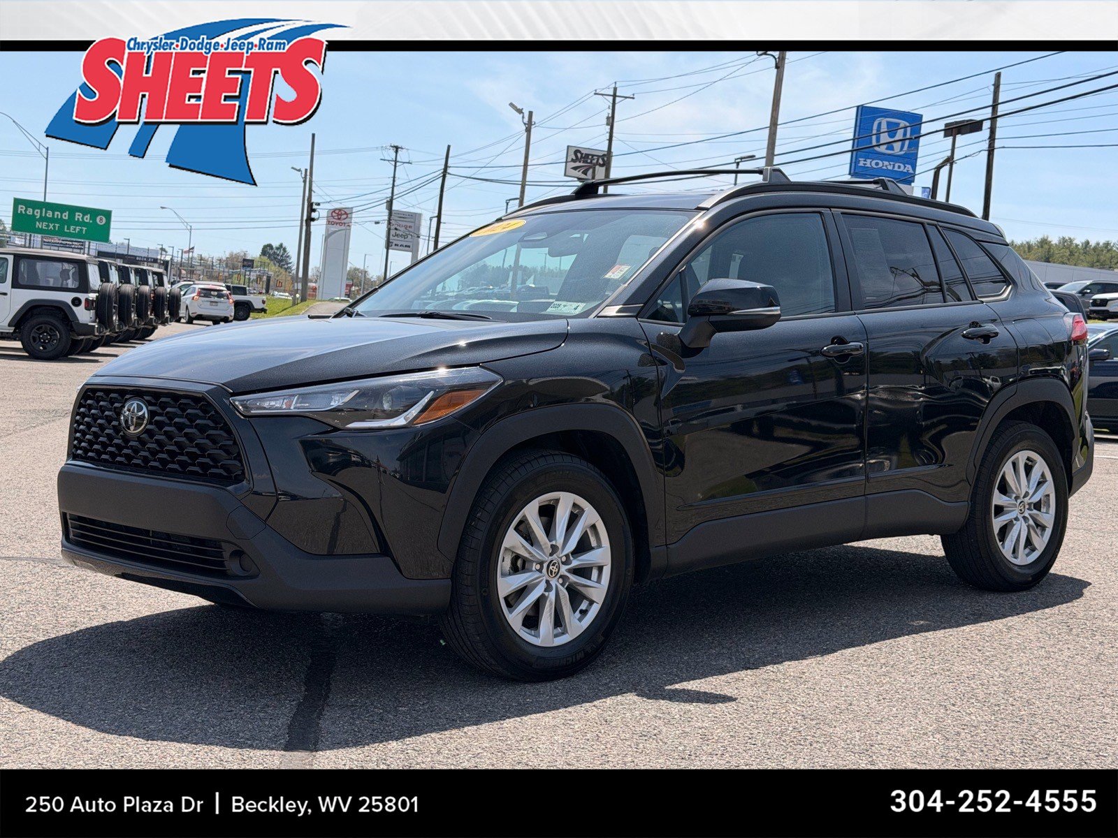 Used 2024 Toyota Corolla Cross LE w/ Moonroof Package AWD/4WD image 1