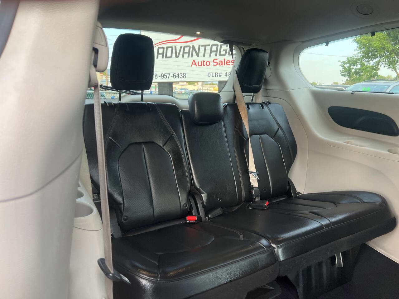 Used 2020 Chrysler Pacifica Touring-L image 17