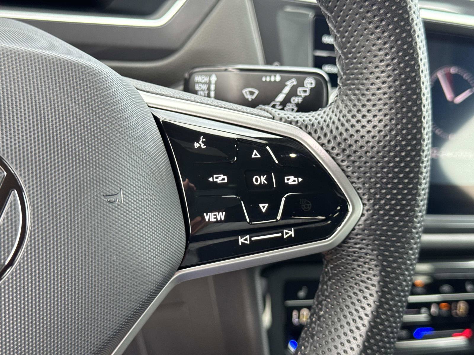 Certified 2024 Volkswagen Tiguan SE R-Line image 12